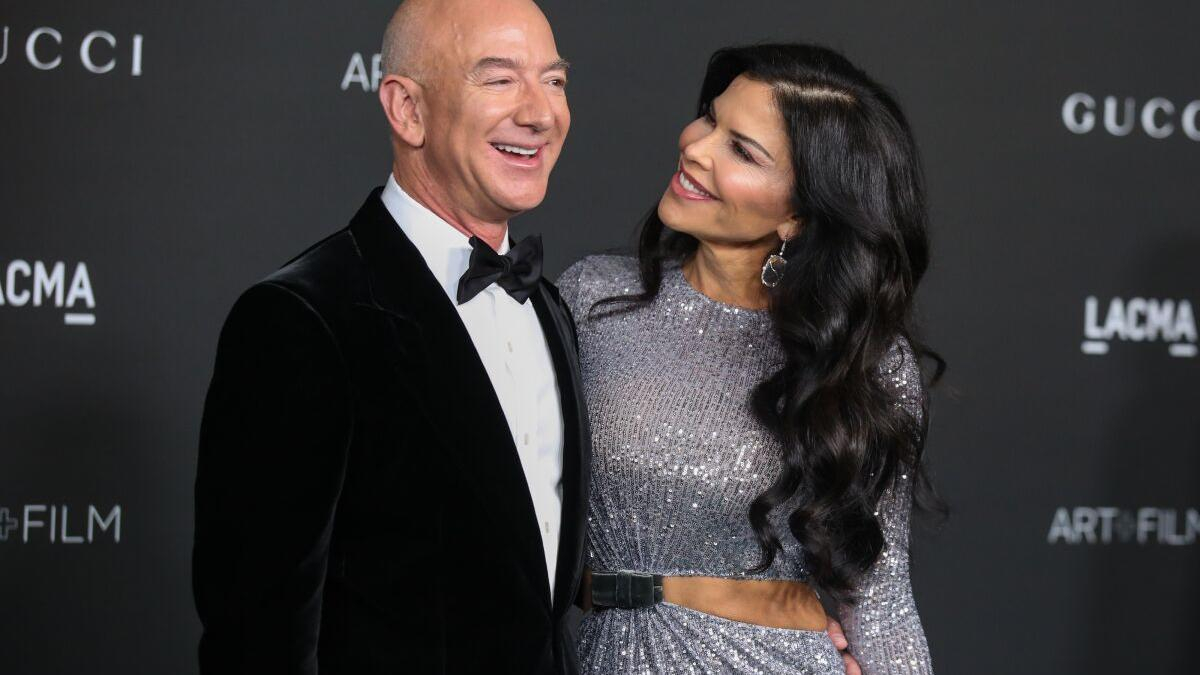 Jeff Bezos Surprises Girlfriend Lauren Sanchez With A Lavish Dinner On 